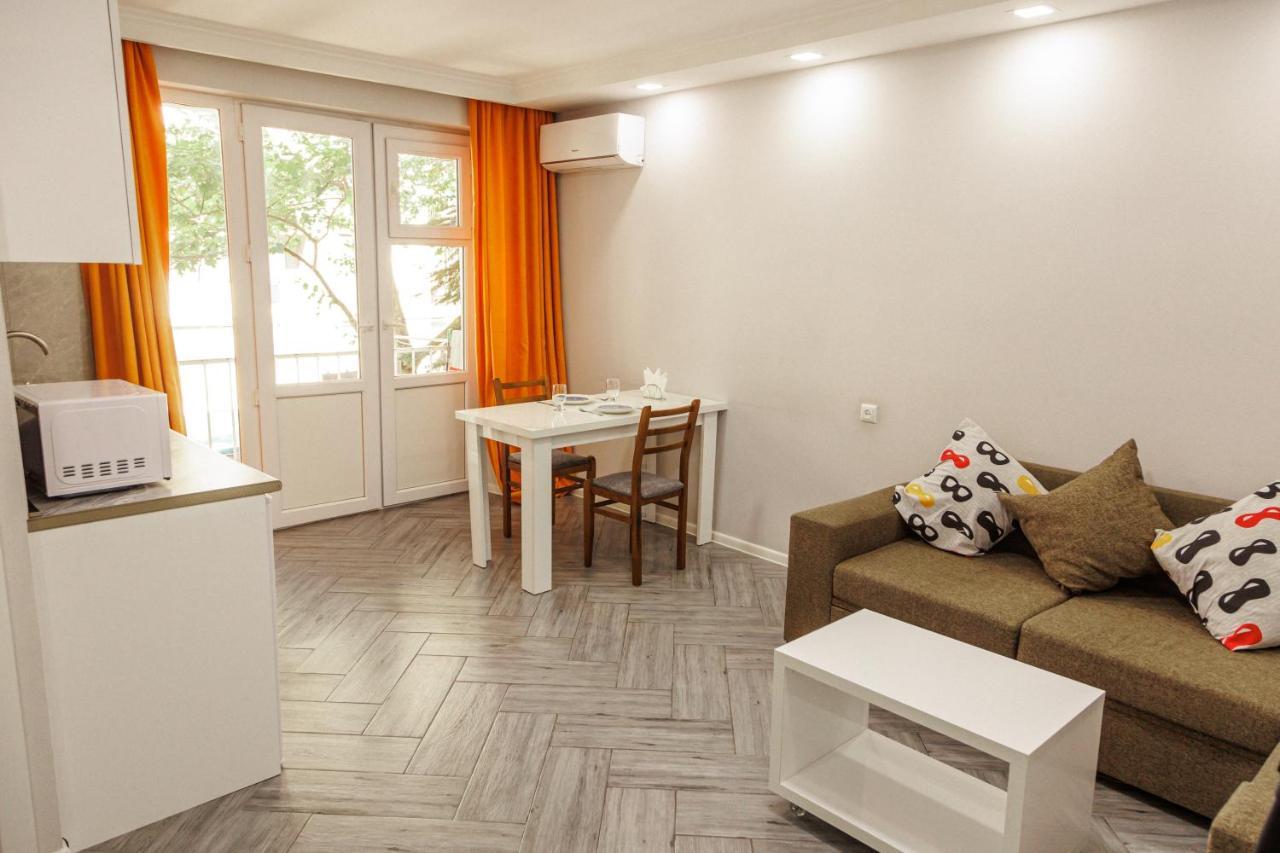Apartment "B" With A Separate Bedroom Tbilisi Bagian luar foto