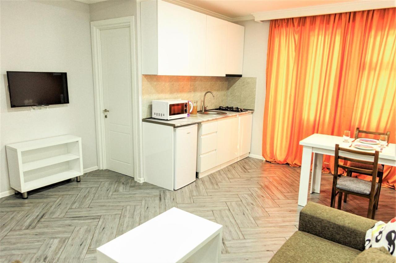 Apartment "B" With A Separate Bedroom Tbilisi Bagian luar foto